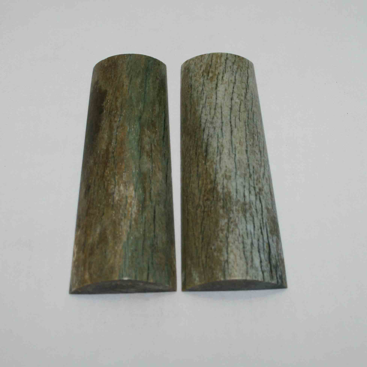 NB108JS24 Giraffe Bone Scales