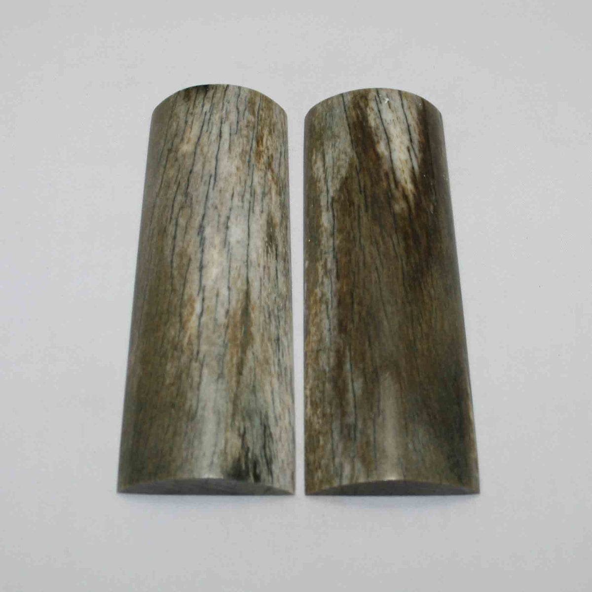 NB108JS31 Giraffe Bone Scales