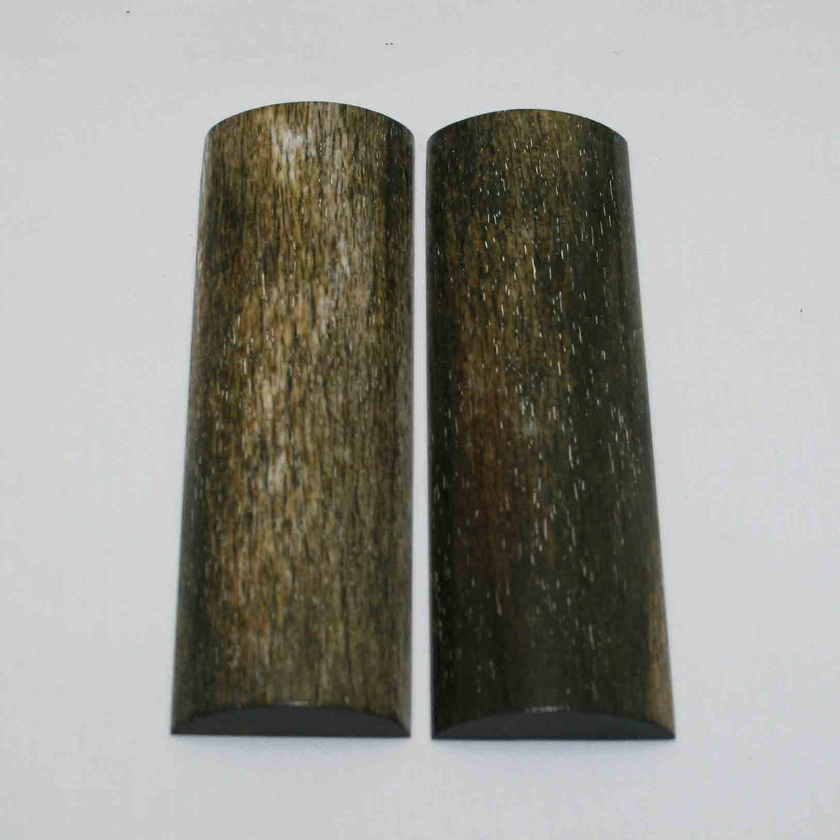 NB108JS46 Giraffe Bone Scales