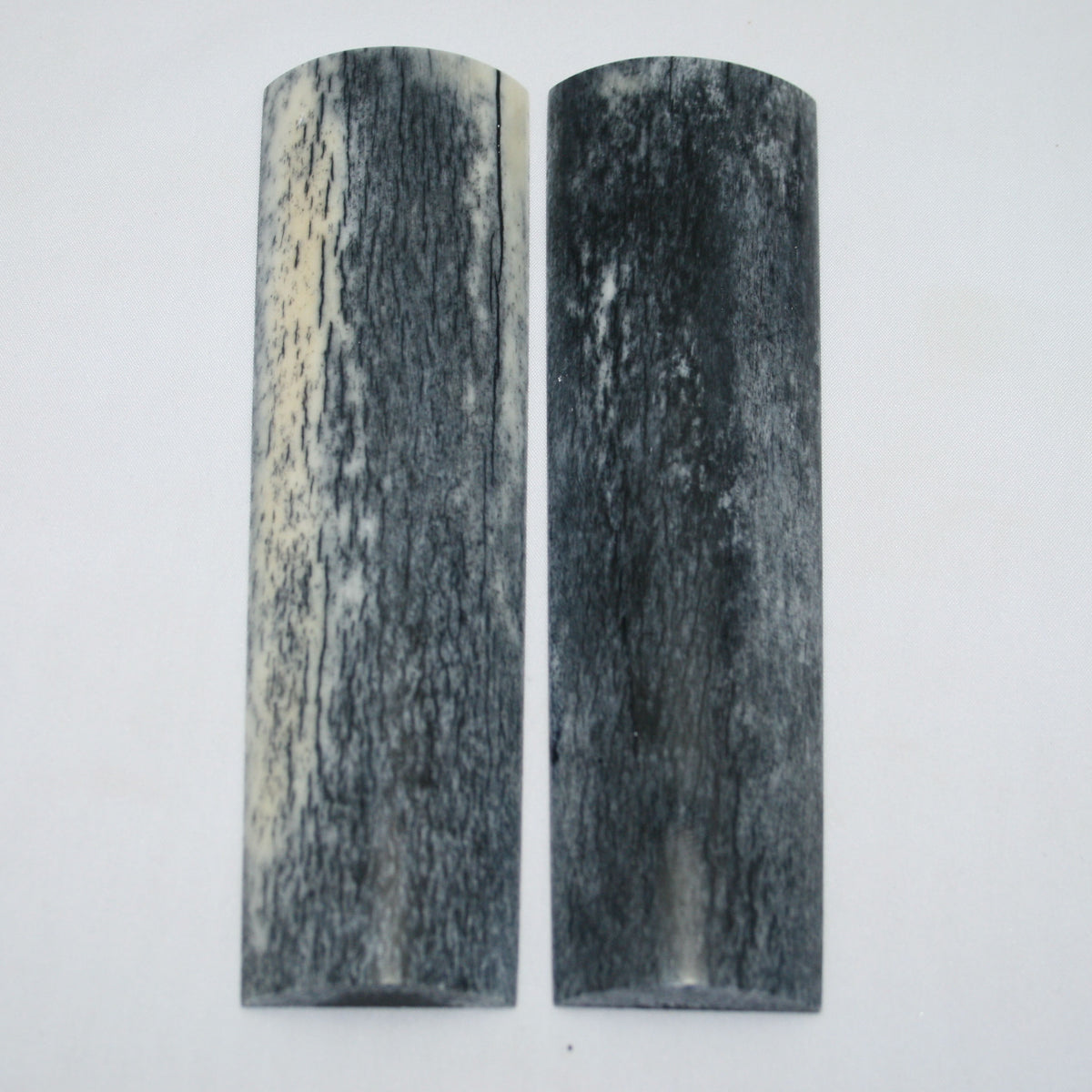 NB108MAN15 Giraffe Bone Scales