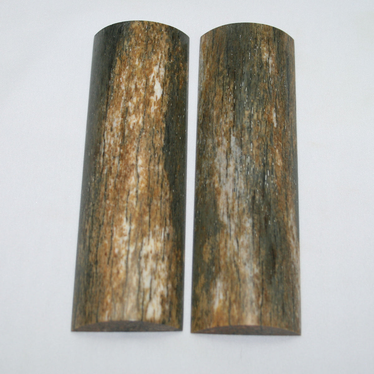 NB108MAN16 Giraffe Bone Scales