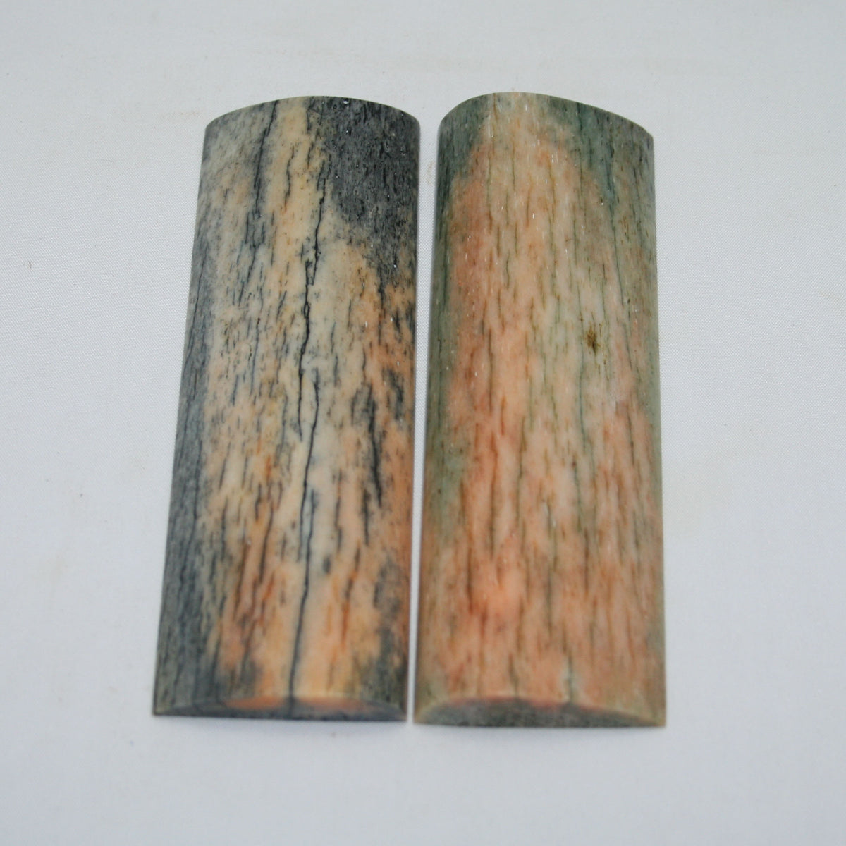 NB108MAN182 Giraffe Bone Scales