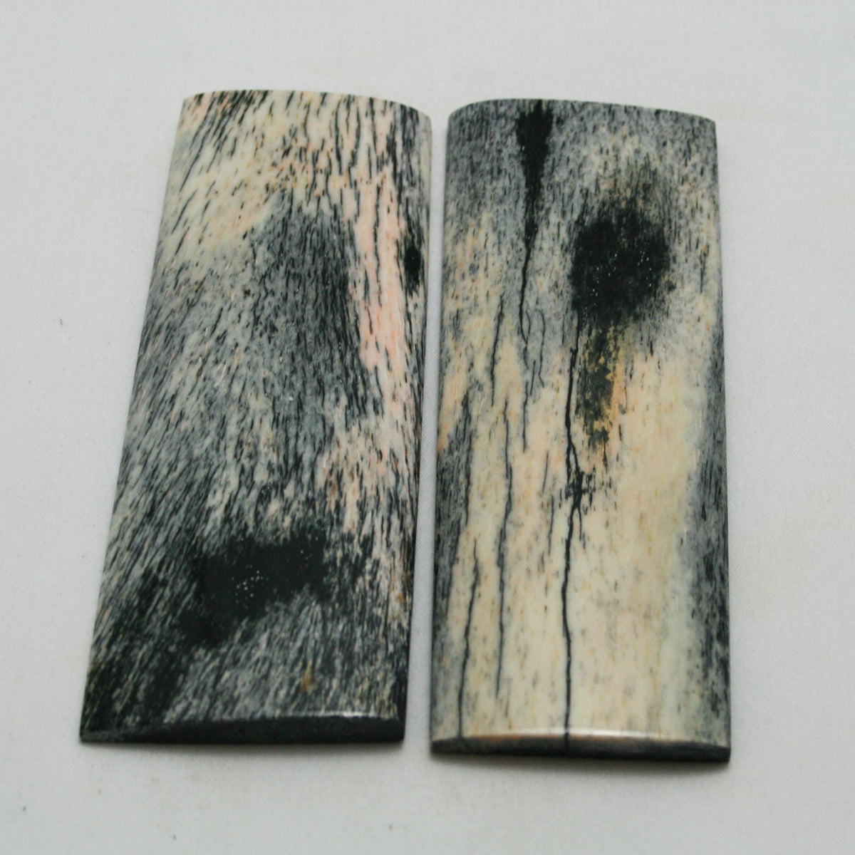 NB108MAN186  Giraffe Bone Scales