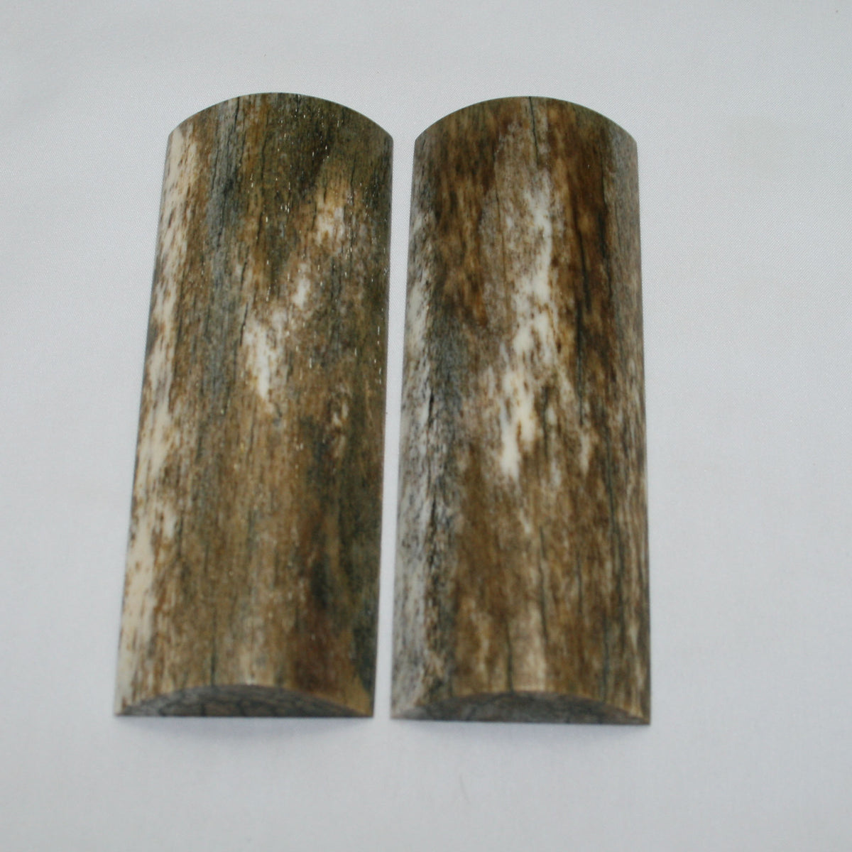 NB108MAN18 Giraffe Bone Scales