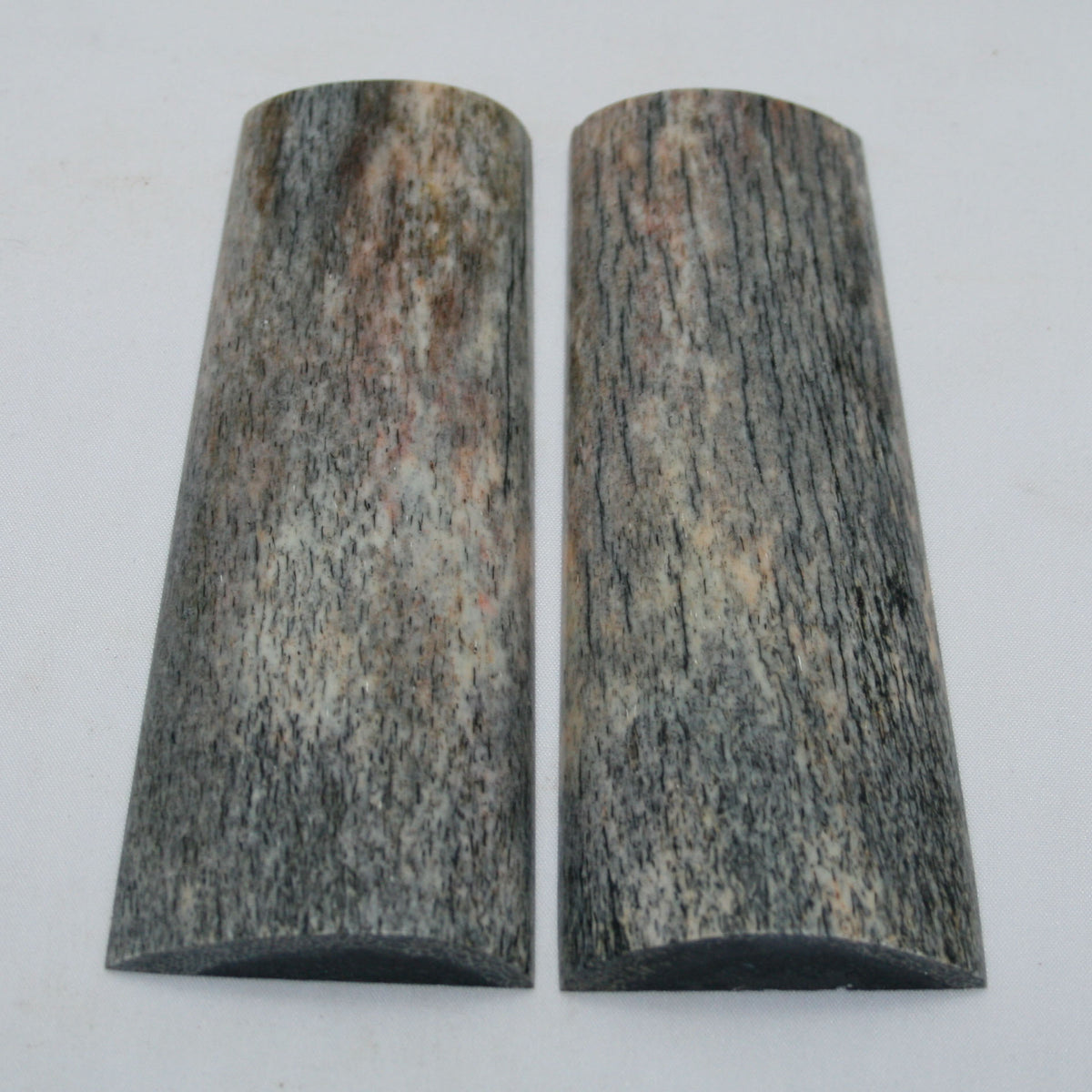 NB108MAN191 Giraffe Bone Scales