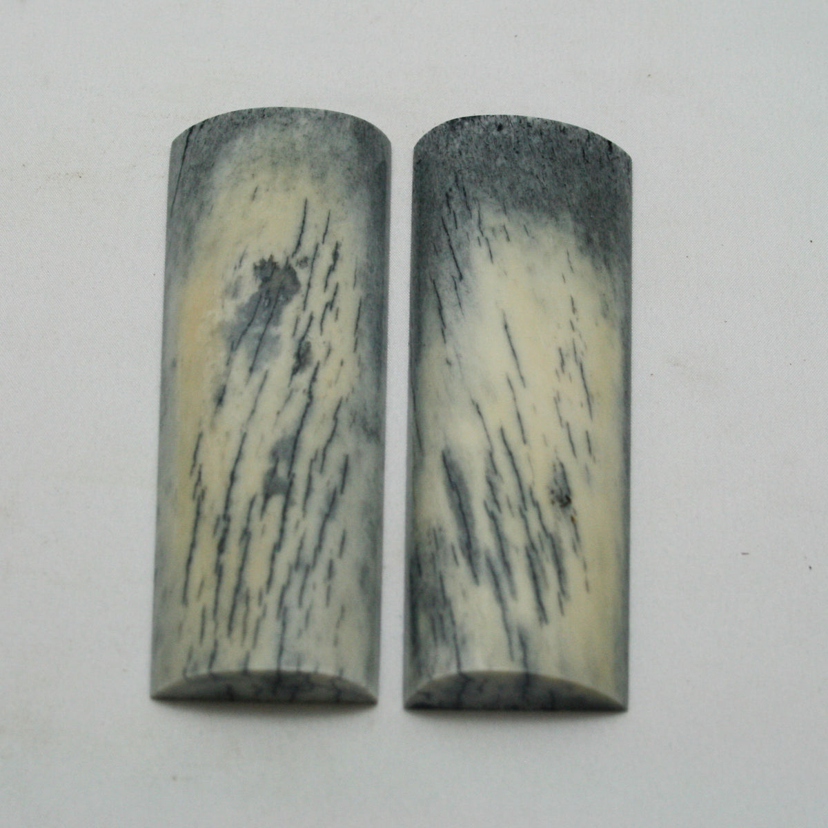 NB108MAN193 Giraffe Bone Scales