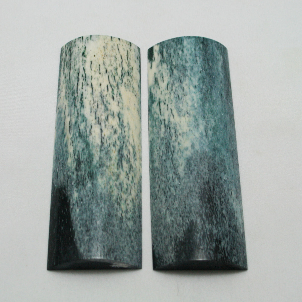 NB108MAN3 Giraffe Bone Scales