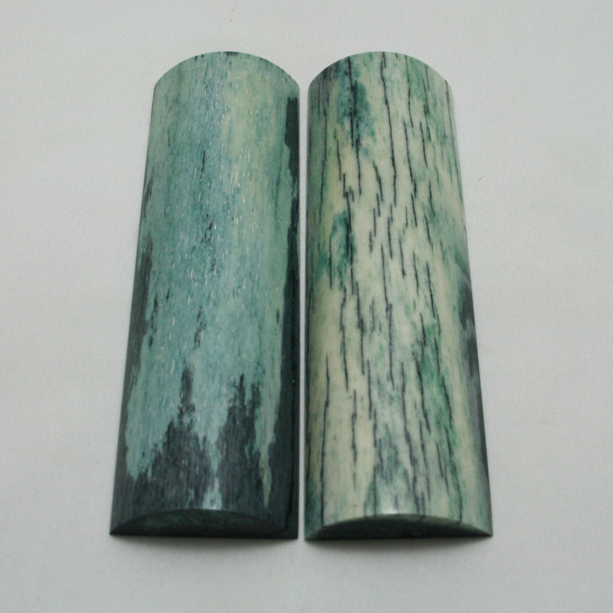 NB108MAN9 Giraffe Bone Scales