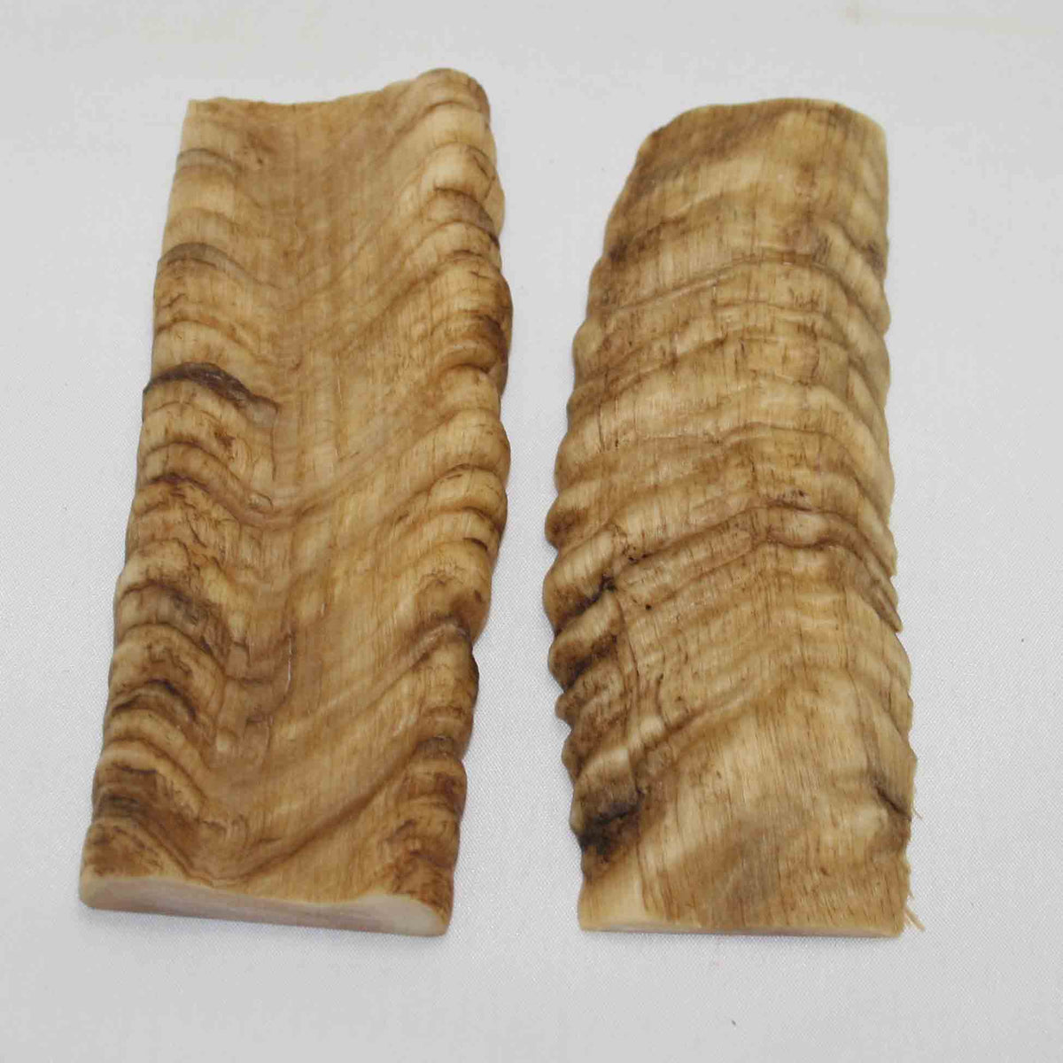 NB901NA22 Merino Ram's Horn Flat Block Scales Size 5.06" x 1.91" x 0.21" inch