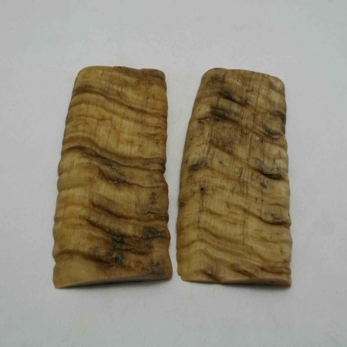 NB902NAM68 Merino Ram Horn Scales LARGE