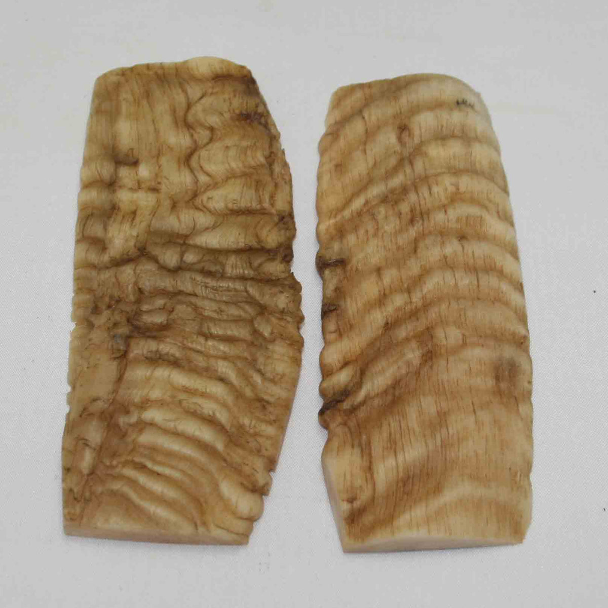 NB903NA33 Merino Ram's Horn Flat Block Scales Size: 4.65" x 1.70" x 0.30"inch
