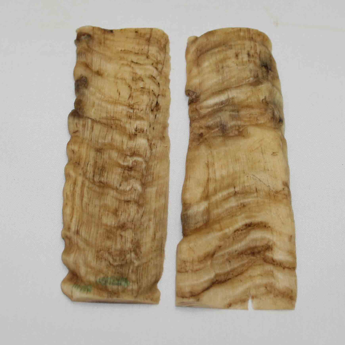 NB903NA68 Merino Ram's Horn Flat Block Scales Size: 5.36" x 1.58" x 0.21"inch