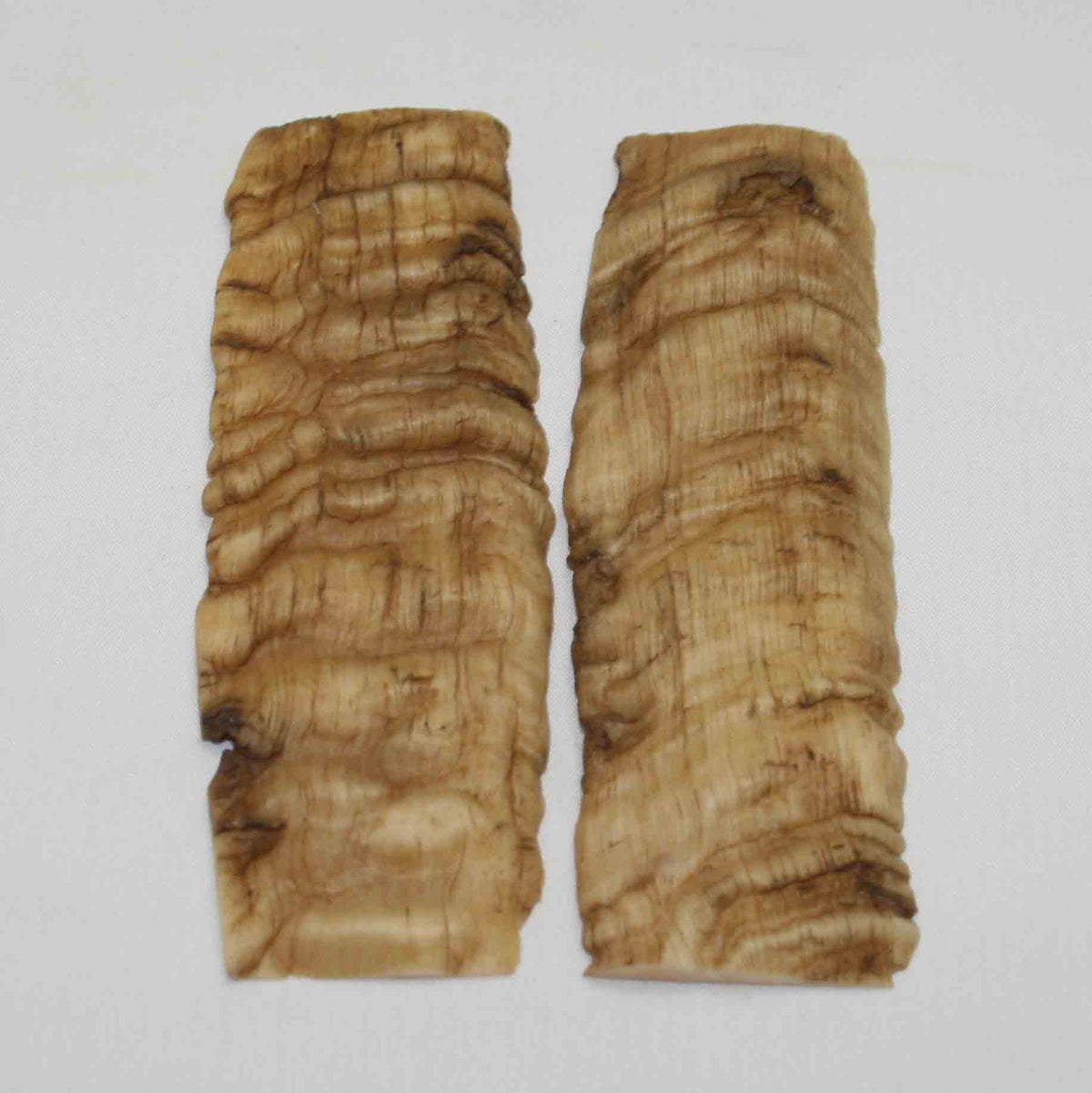 NB903NA77 Merino Ram's Horn Flat Block Scales Size: 5.20" x 1.75" x 0.15"inch