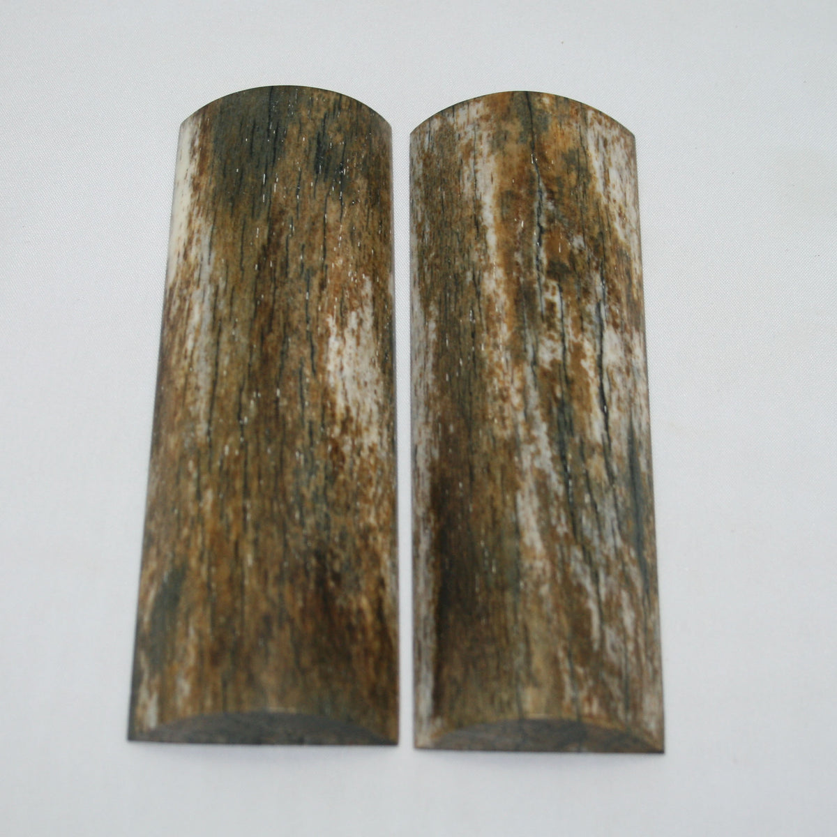 NB108MAN102 Giraffe Bone Scales