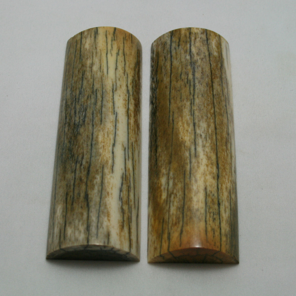 NB108MAN103 Giraffe Bone Scales