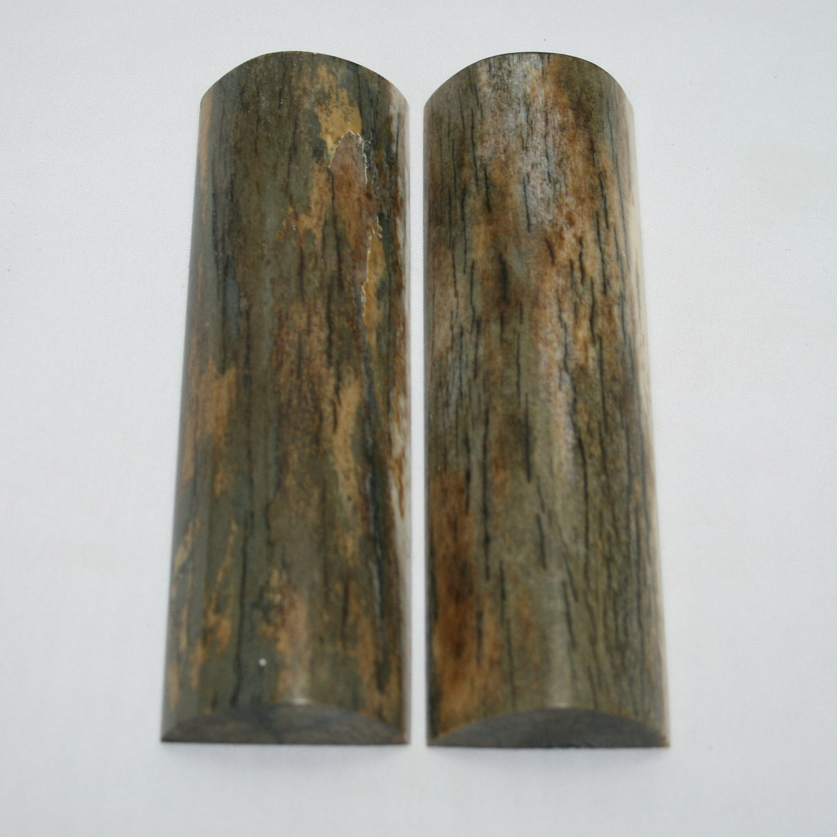 NB108MAN106 Giraffe Bone Scales