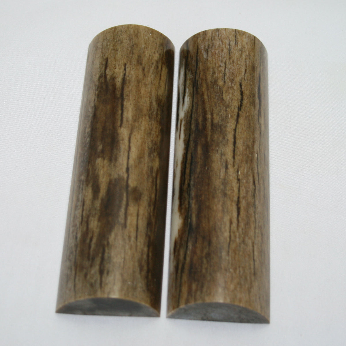 NB108MAN114 Giraffe Bone Scales