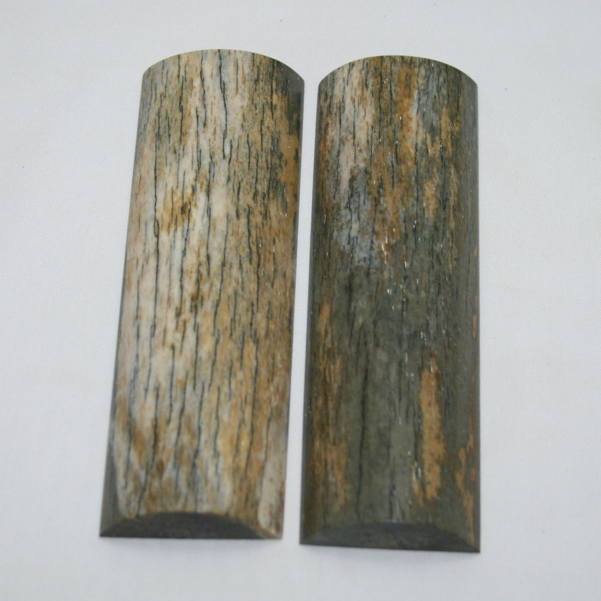 NB108MAN119 Giraffe Bone Scales