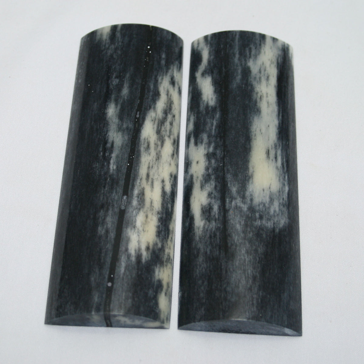 NB108MAN124 Giraffe Bone Scales