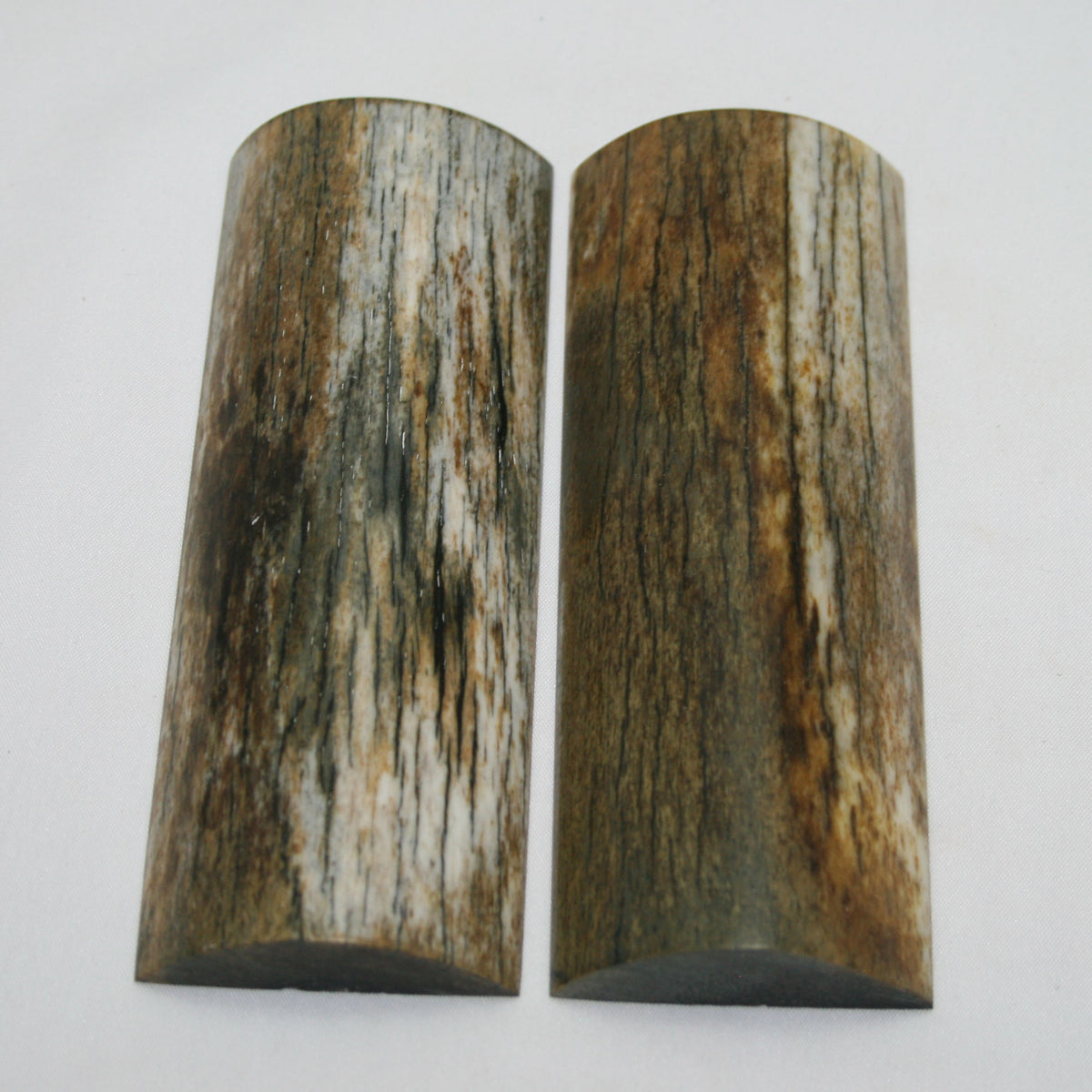 NB108MAN125 Giraffe Bone Scales