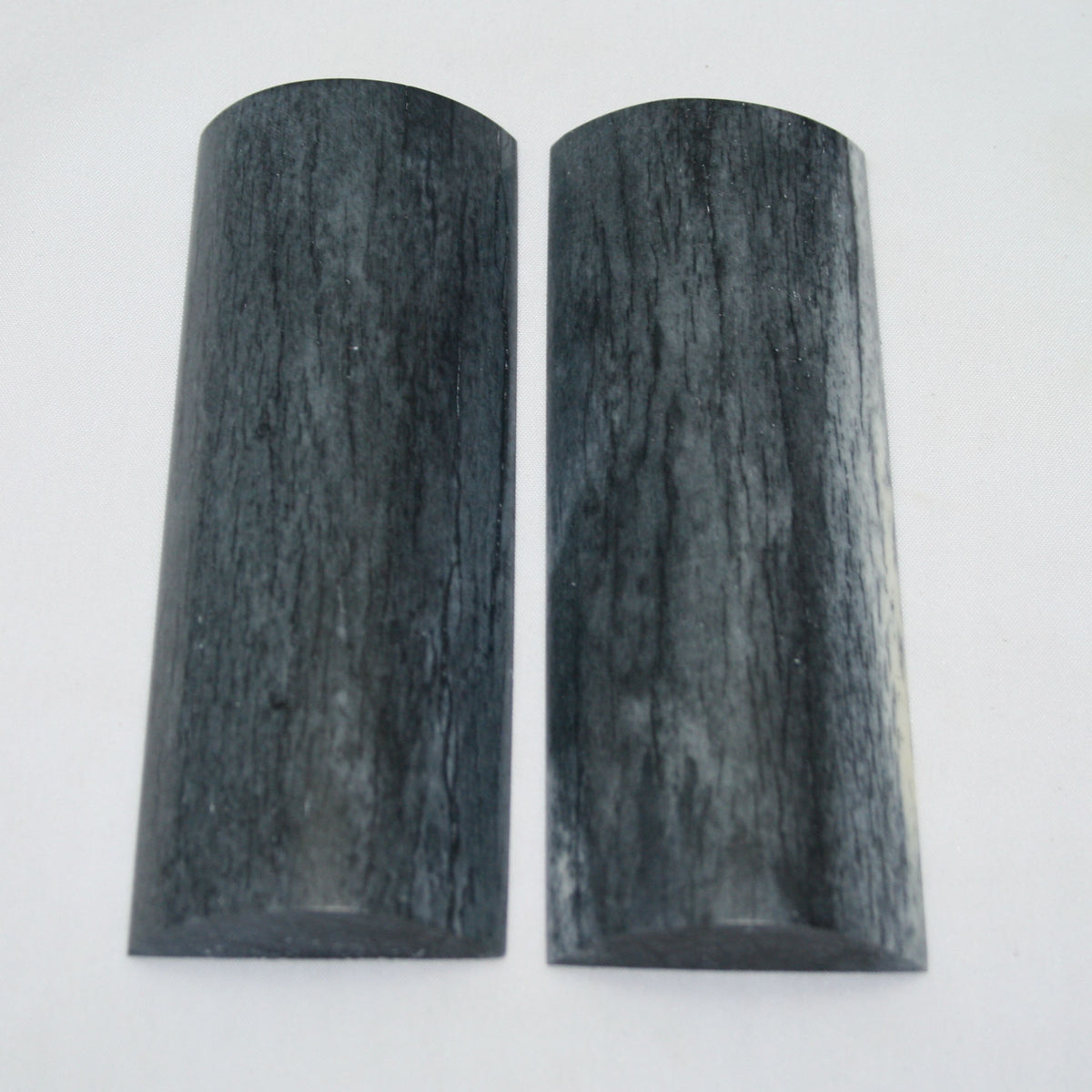 NB108MAN126 Giraffe Bone Scales