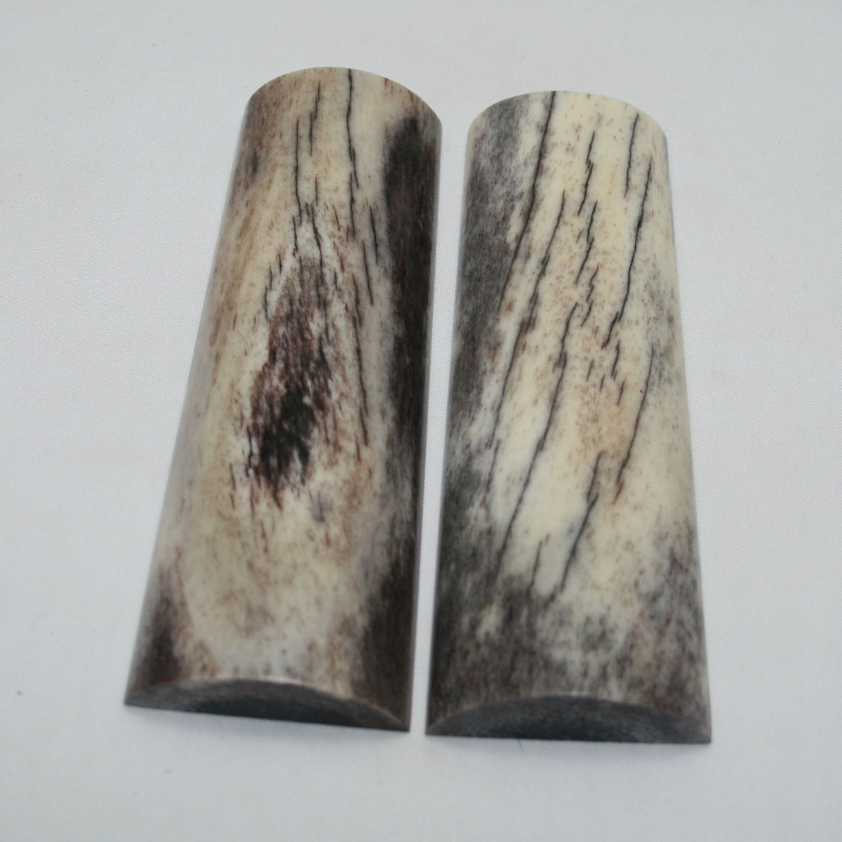 NB108MAN161 Giraffe Bone Scales