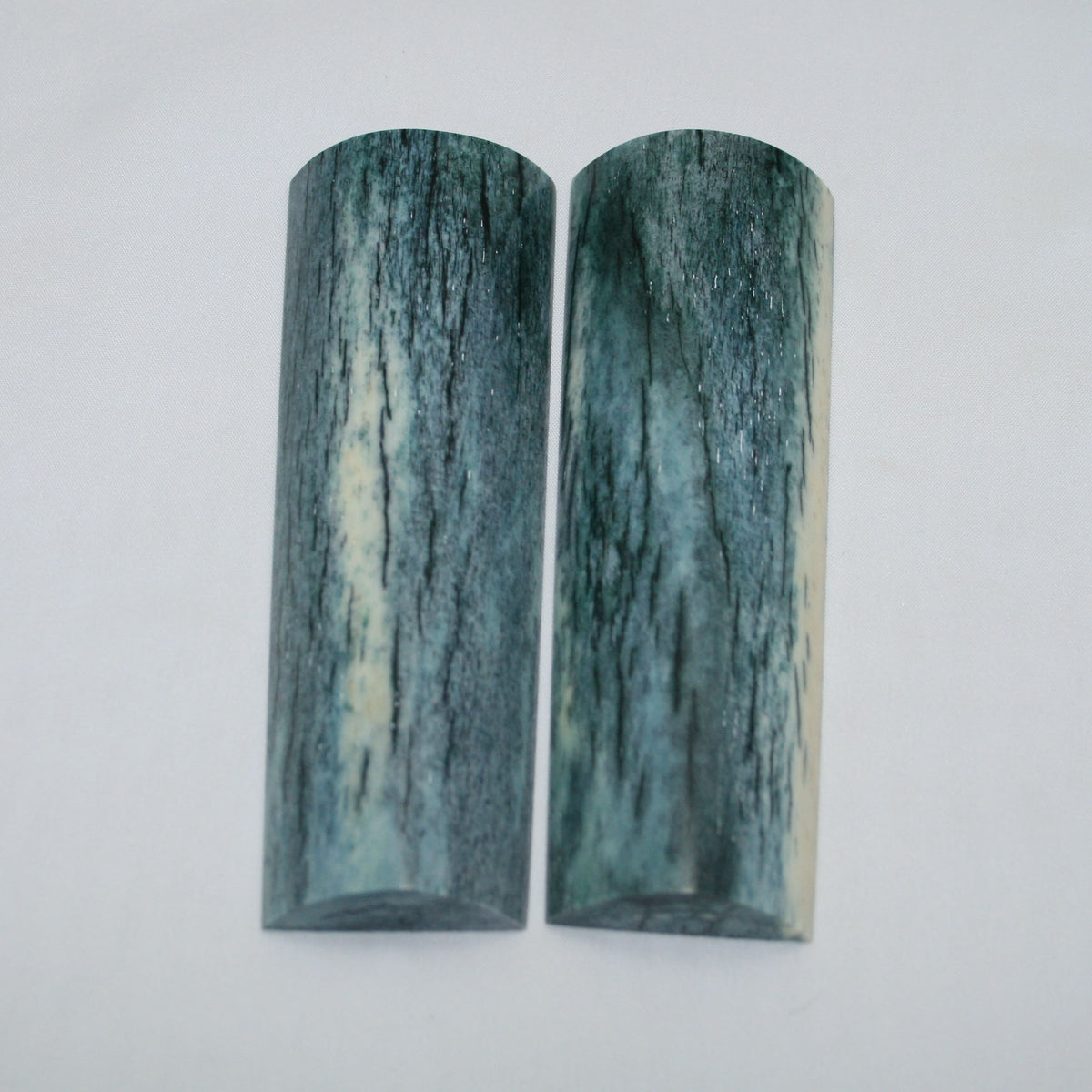 NB108MAN20 Giraffe Bone Scales