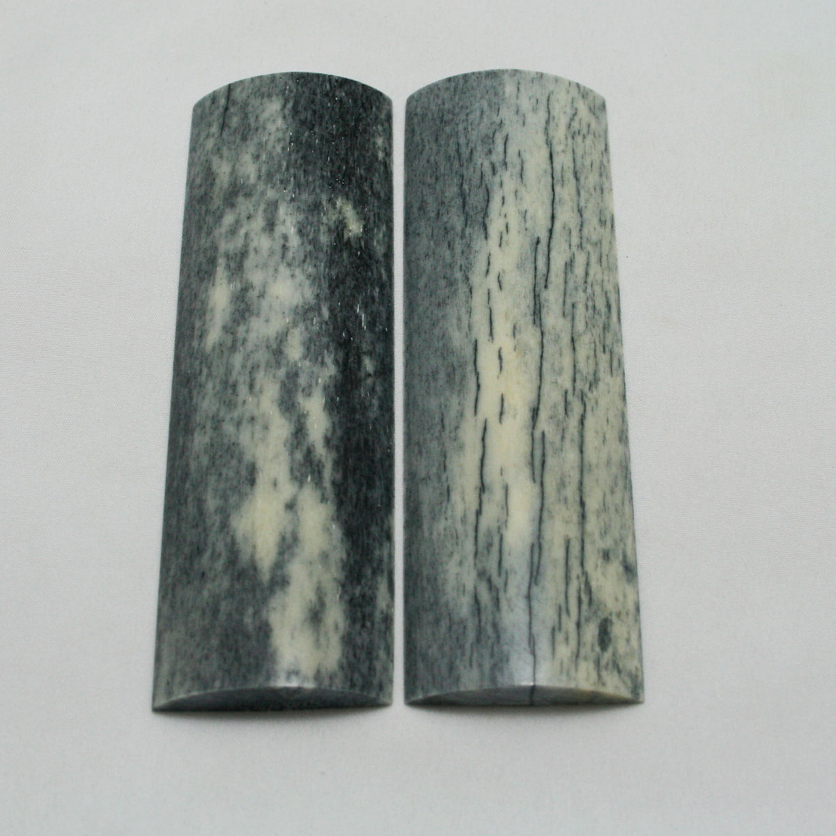 NB108MAN22 Giraffe Bone Scales