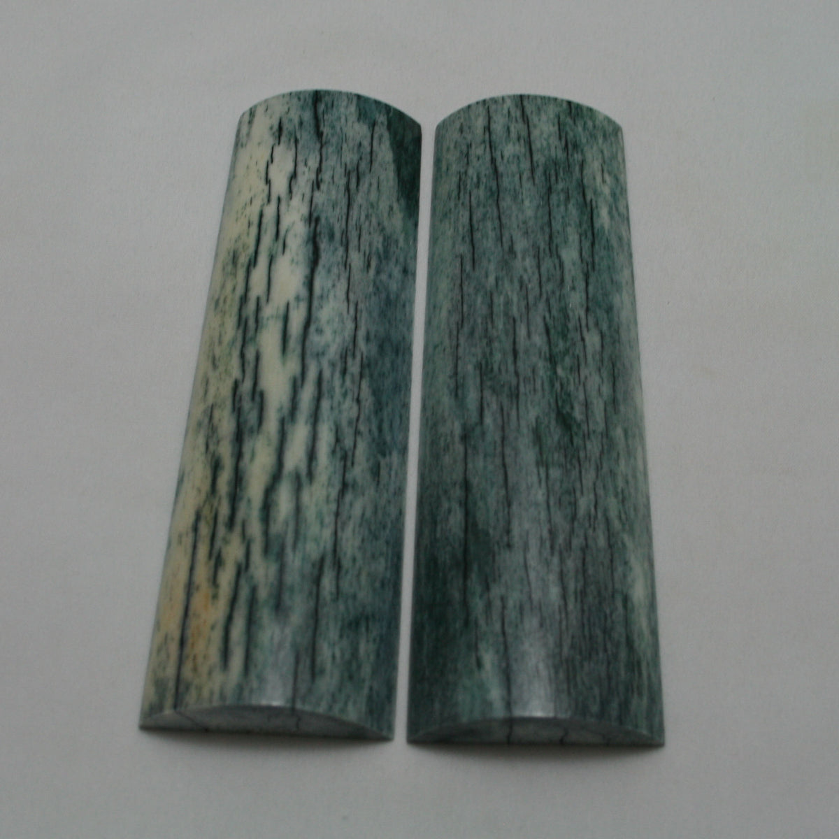 NB108MAN23 Giraffe Bone Scales