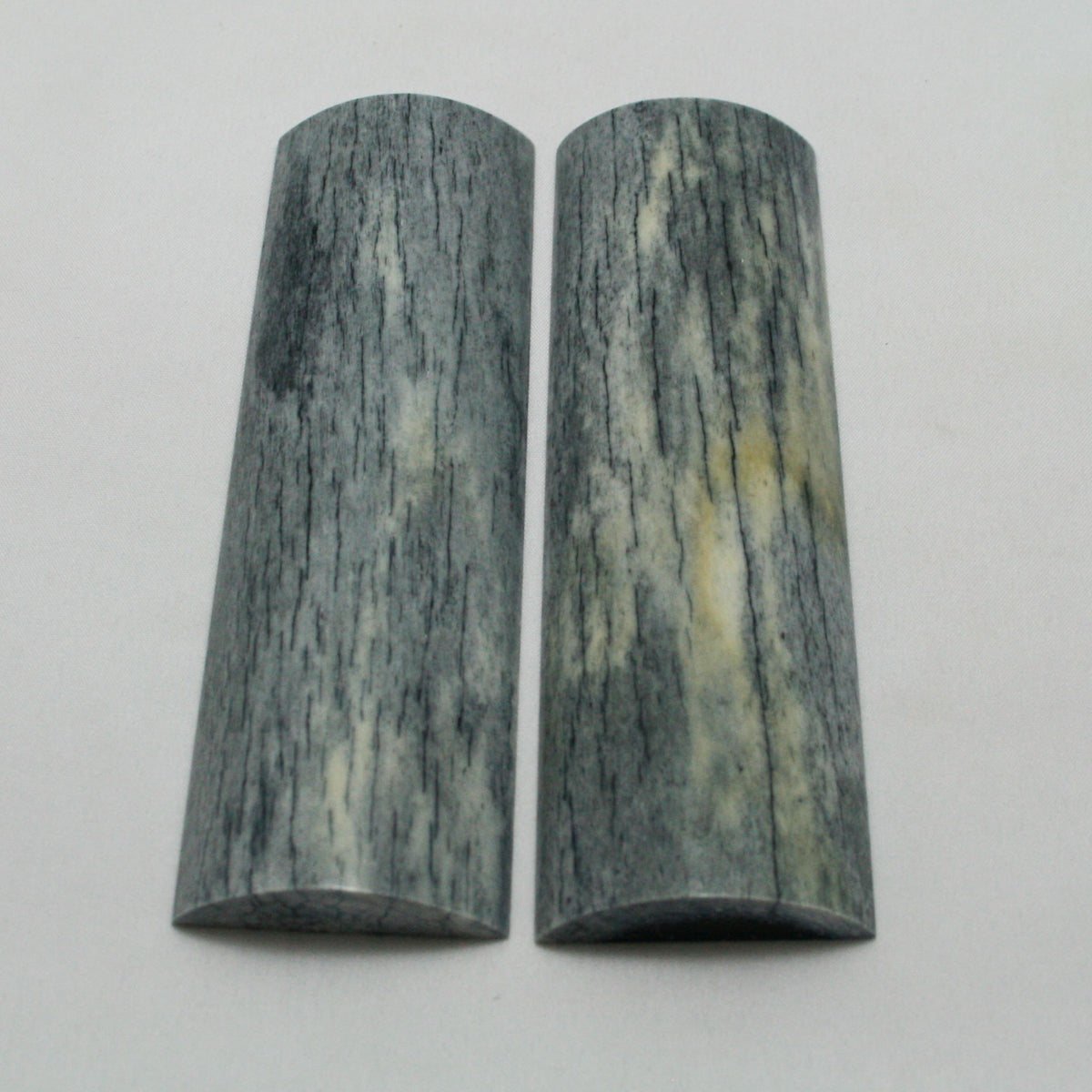 NB108MAN24 Giraffe Bone Scales