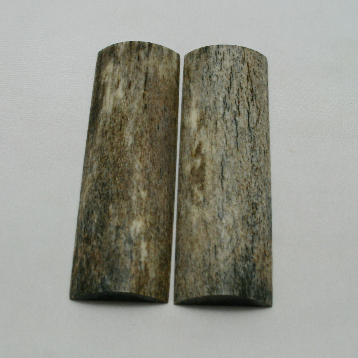 NB108MAN29 Giraffe Bone Scales