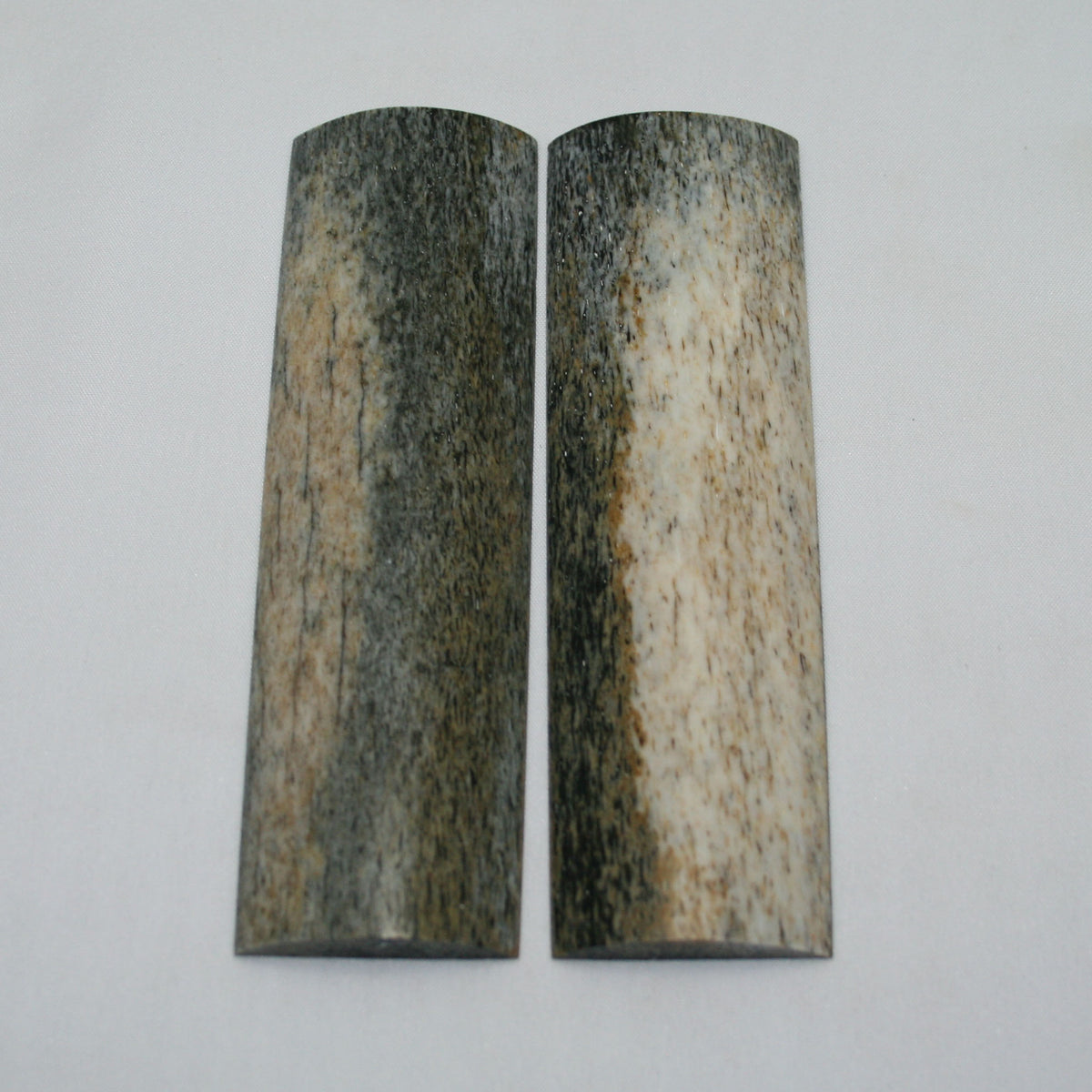 NB108MAN32 Giraffe Bone Scales