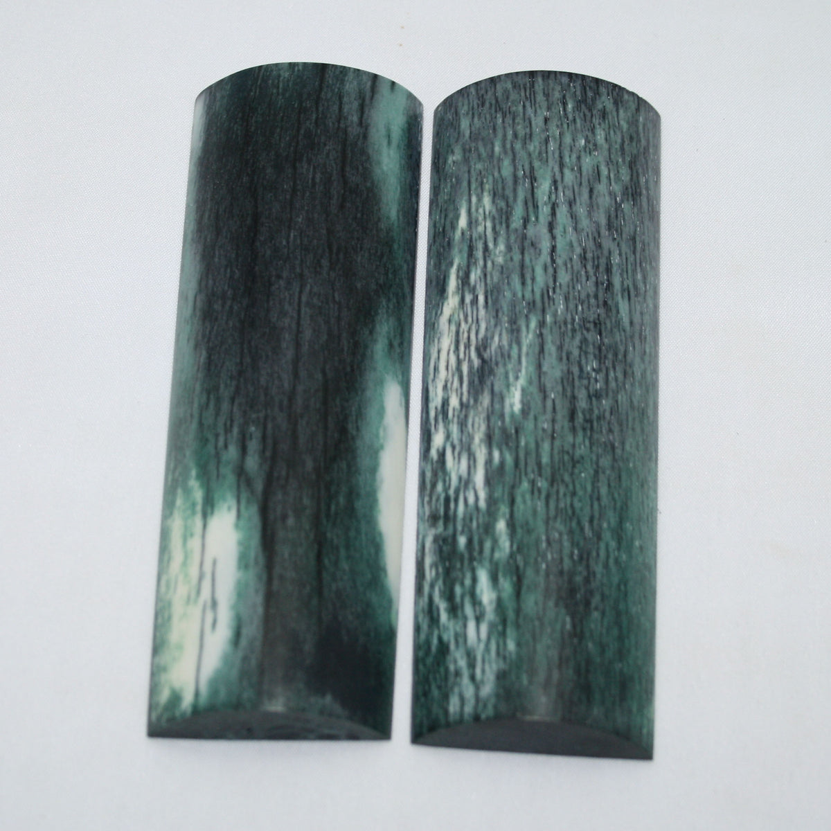 NB108MAN39 Giraffe Bone Scales