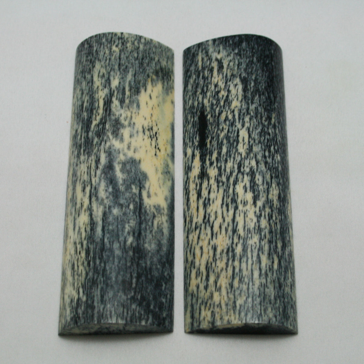 NB108MAN41 Giraffe Bone Scales