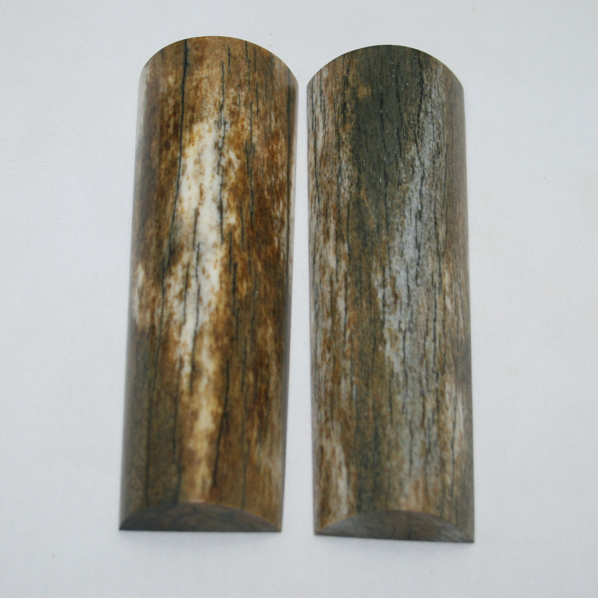 NB108MAN61 Giraffe Bone Scales