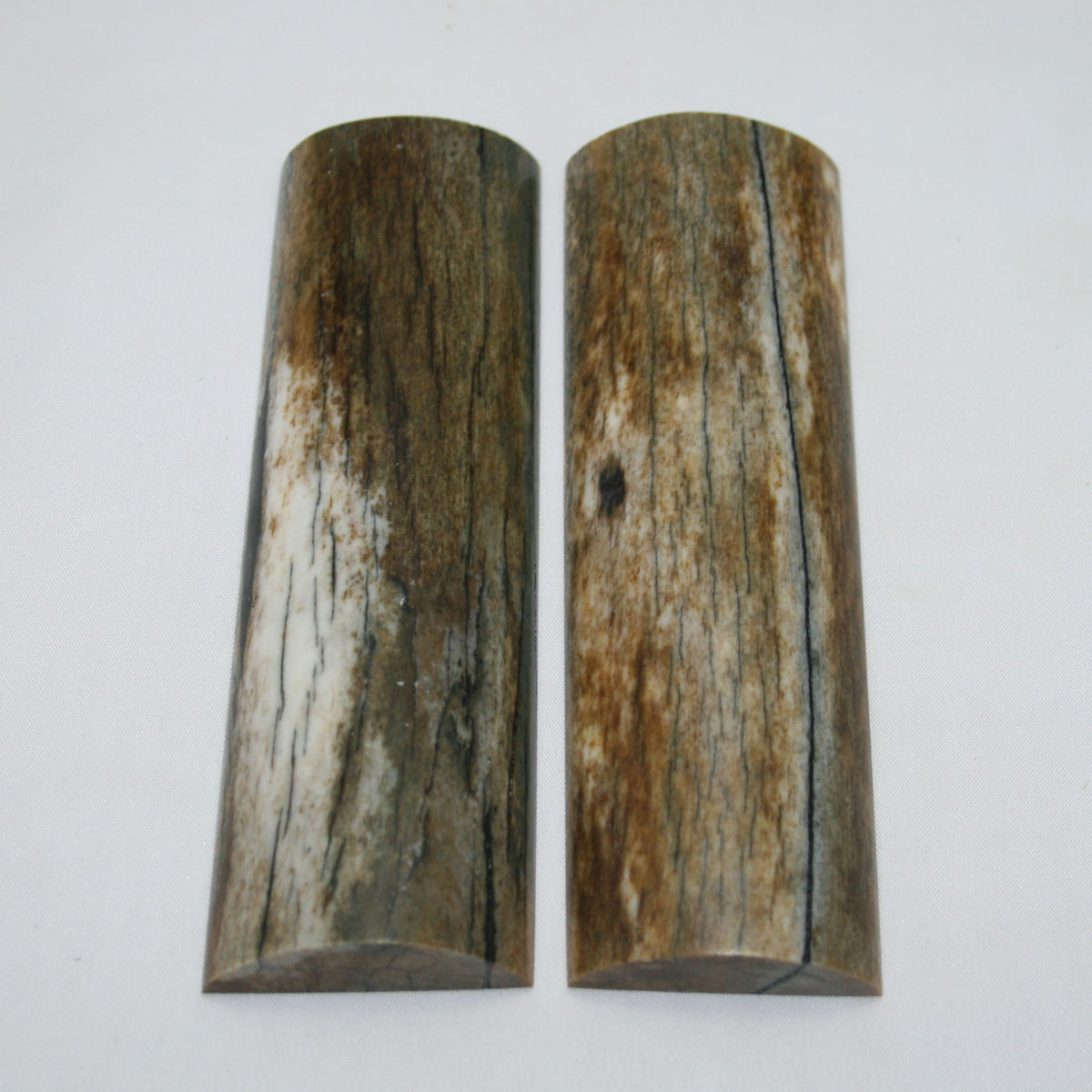 NB108MAN67 Giraffe Bone Scales