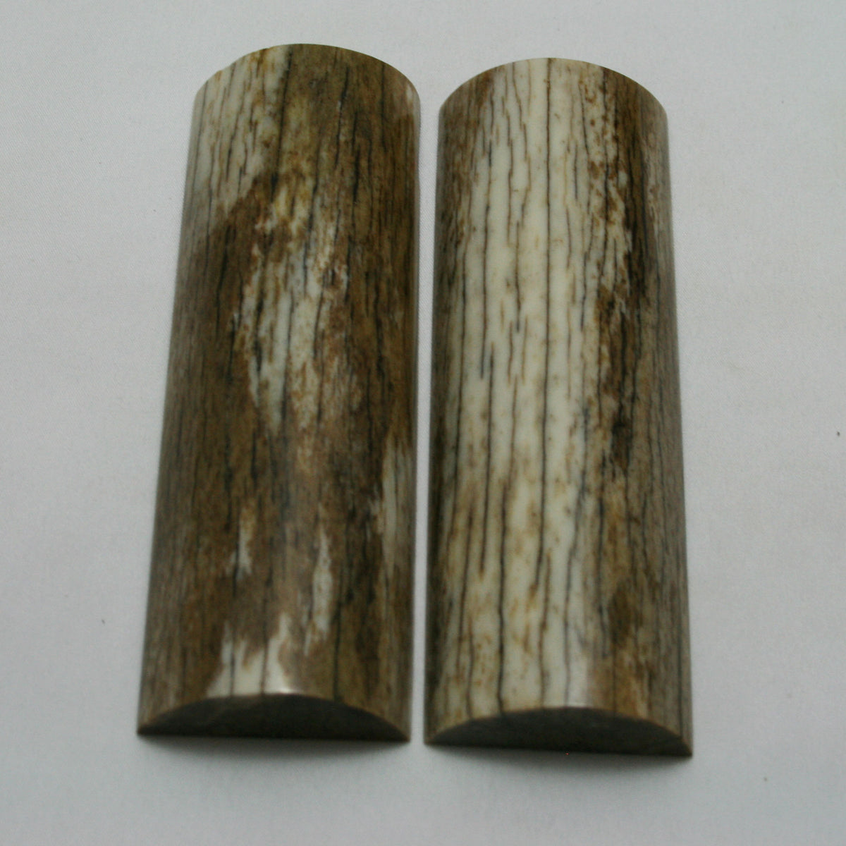 NB108MAN73 Giraffe Bone Scales