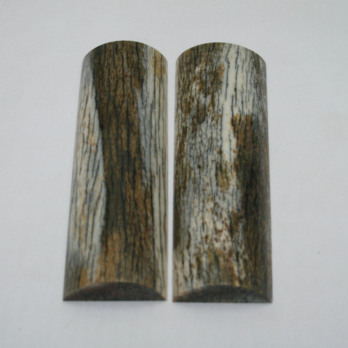 NB108MAN75 Giraffe Bone Scales