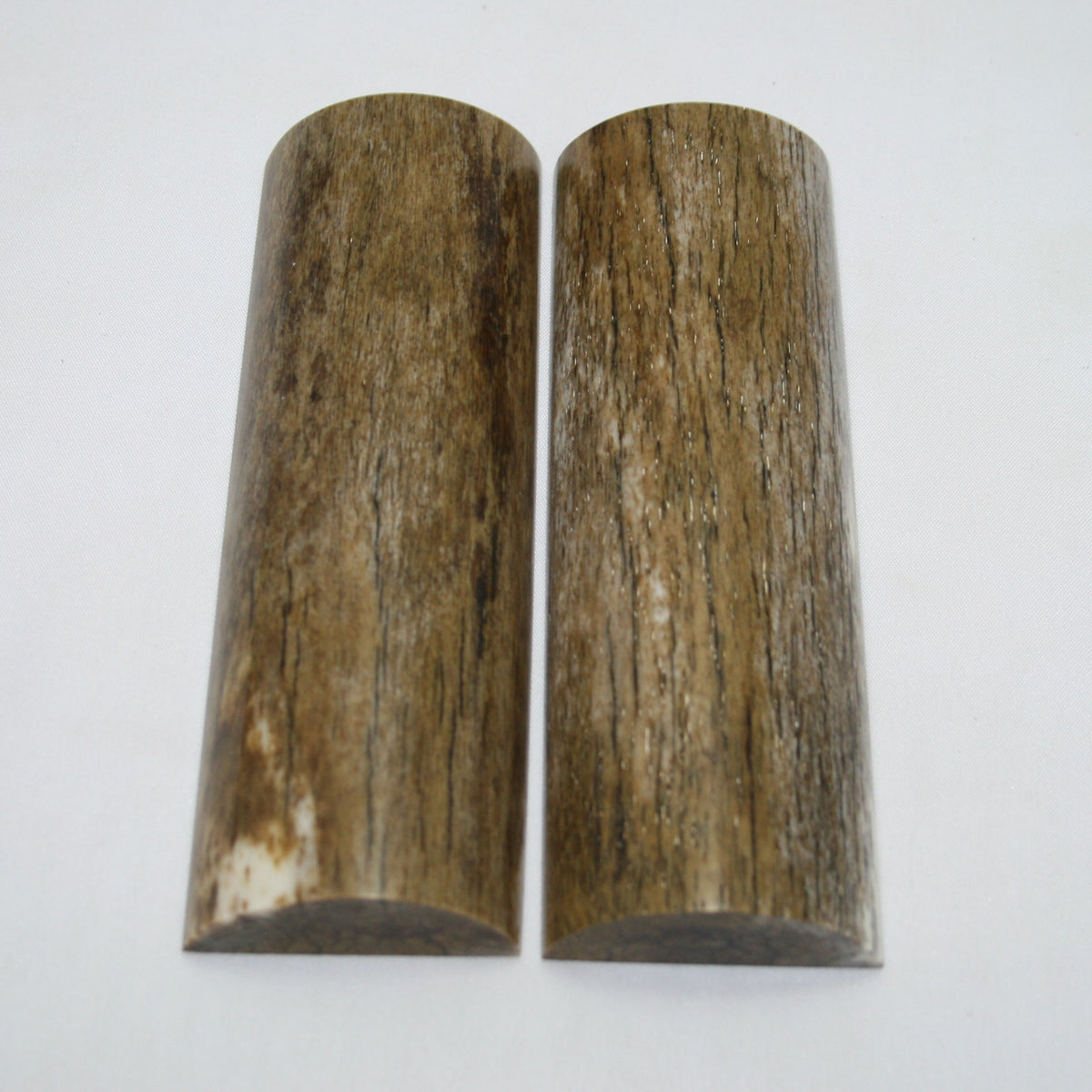 NB108MAN93 Giraffe Bone Scales