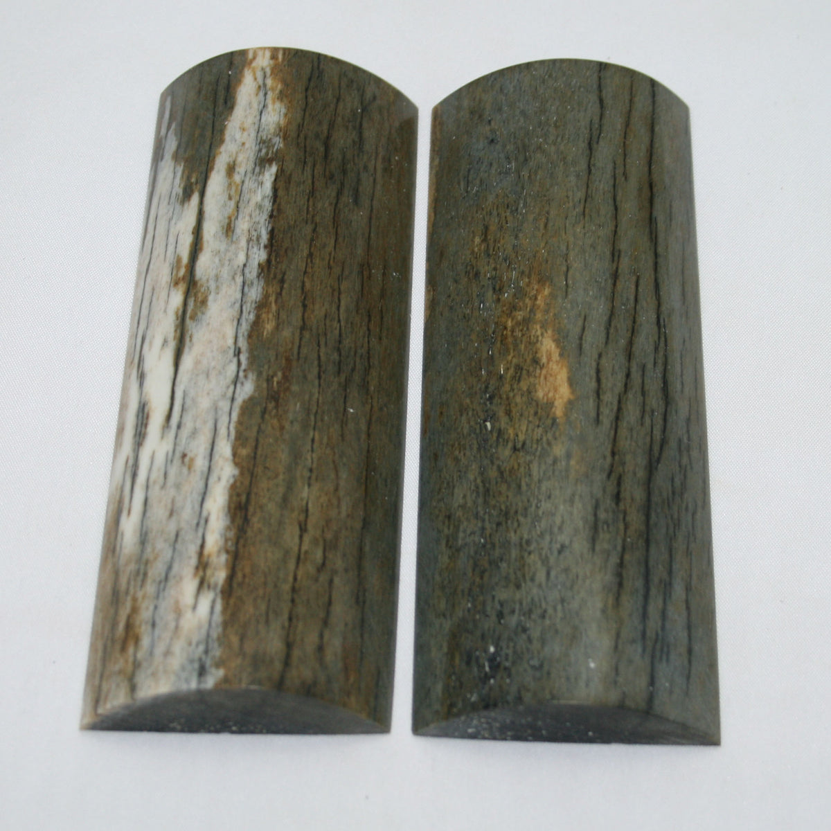 NB108MAN94 Giraffe Bone Scales