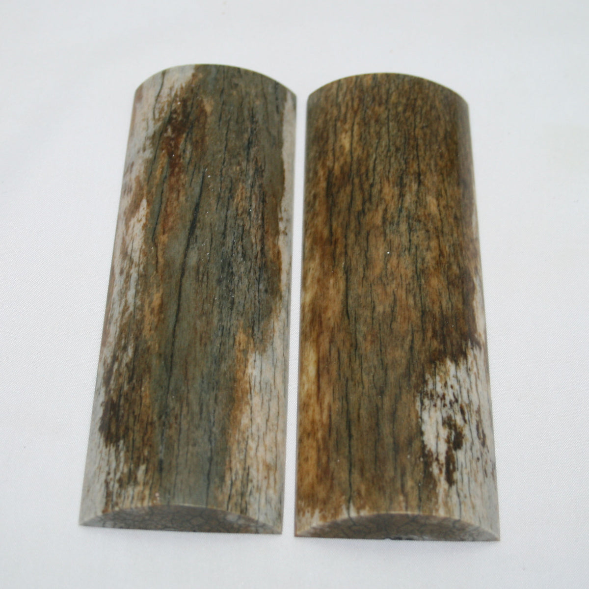 NB108MAN98 Giraffe Bone Scales