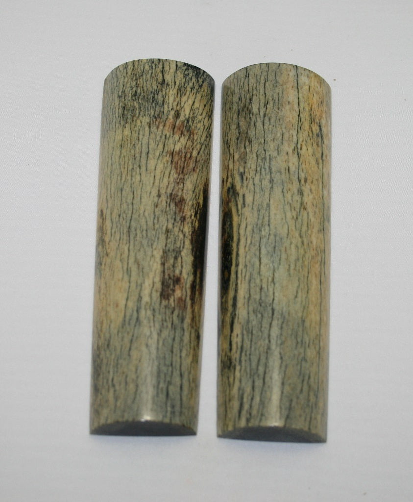 NB105AY39  Giraffe Bone Scales