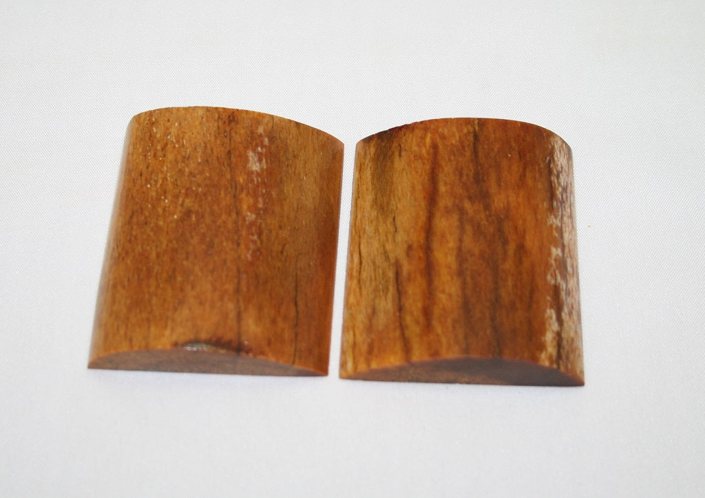 NB101LT138  Giraffe Bone Scales