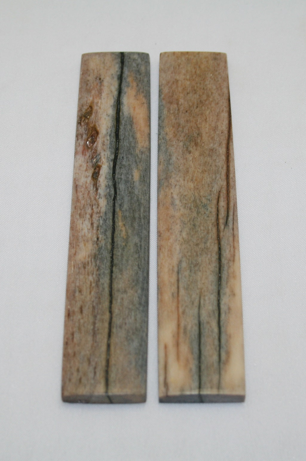 NB102LT4  Giraffe Bone Scales