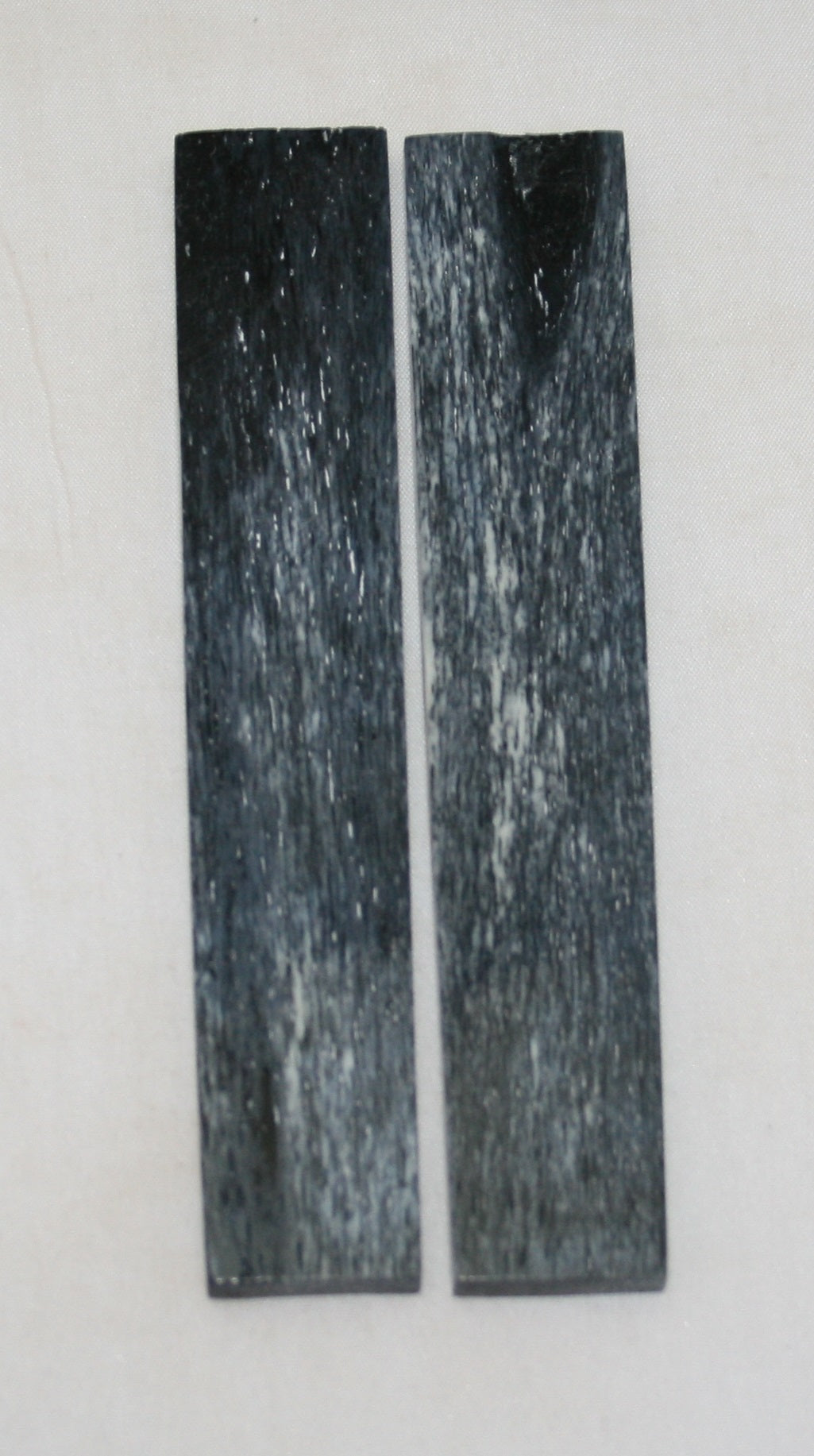 NB102S1 Giraffe Bone Scales