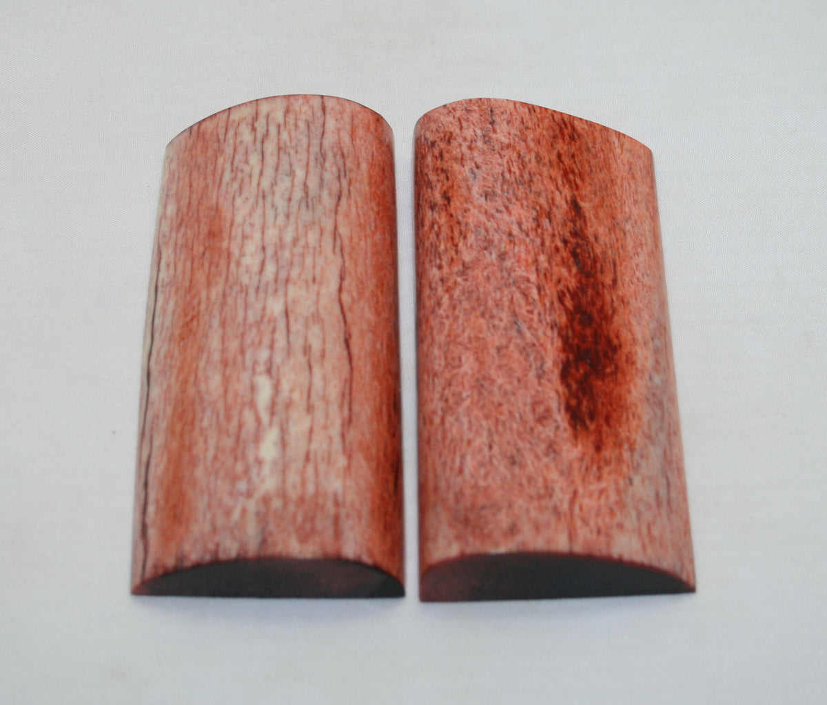 NB103MJ125 Giraffe Bone Scales