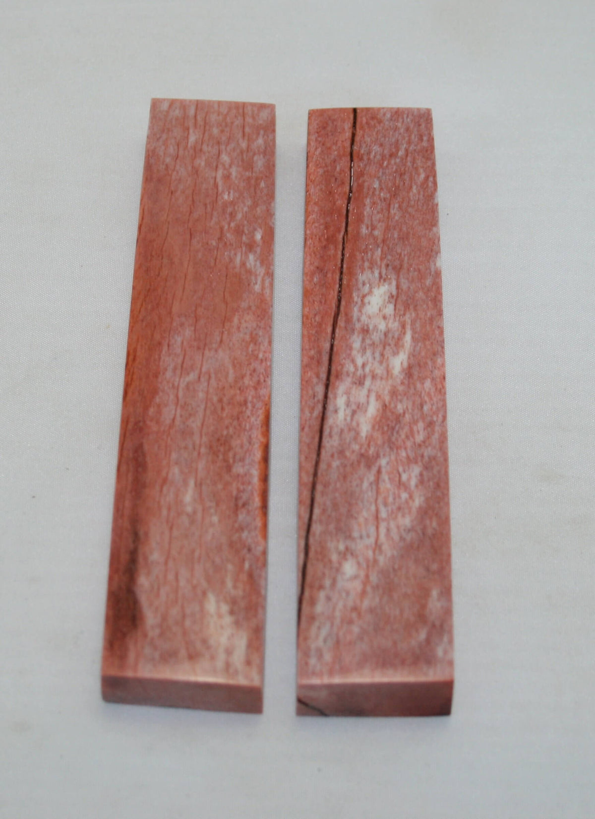 NB103MJ132 Giraffe Bone Scales