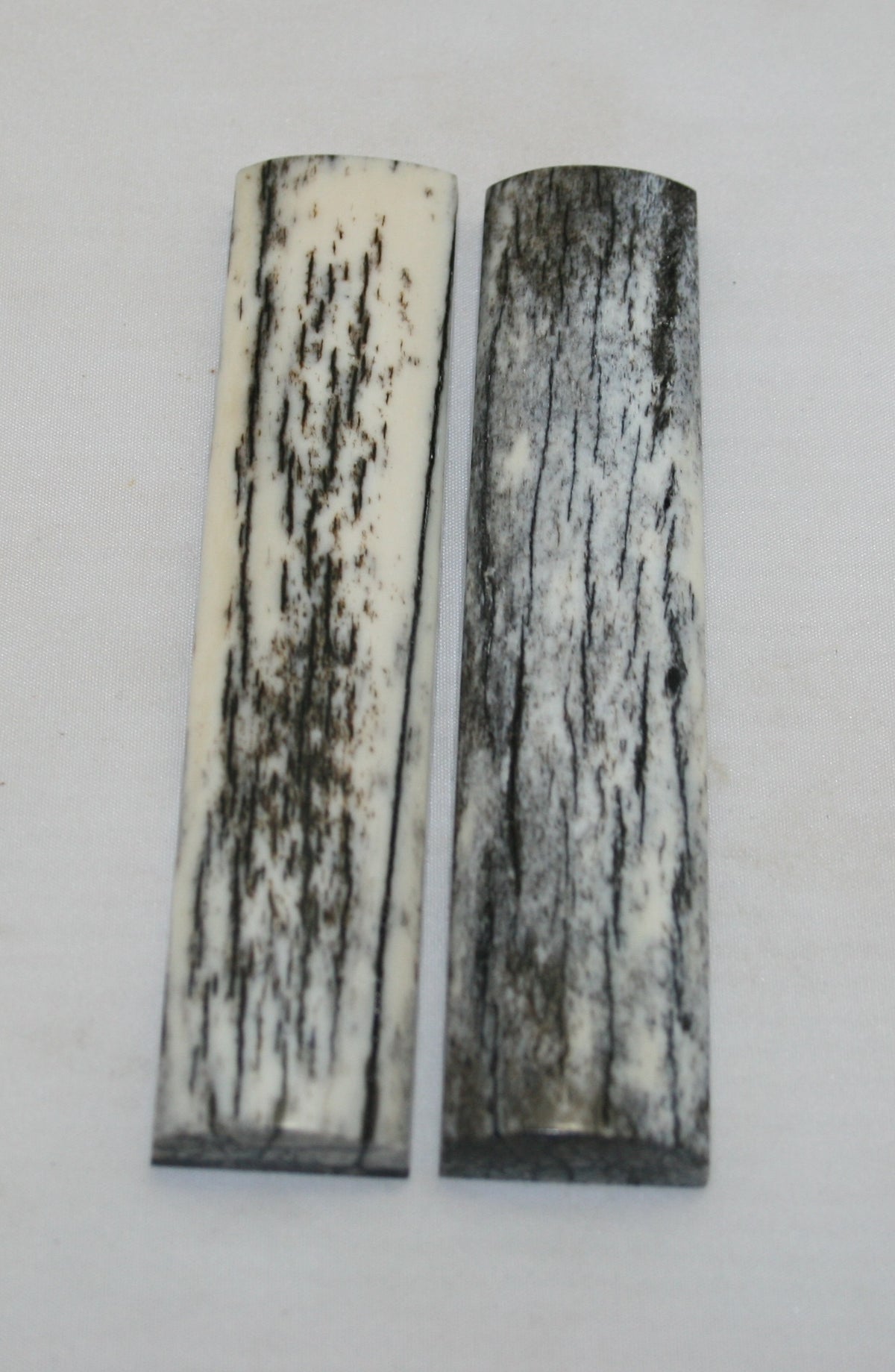 NB103MJ134 Giraffe Bone Scales