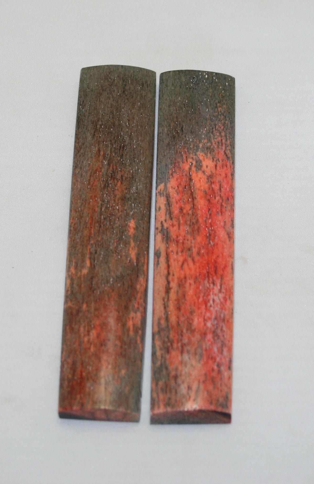 NB103MJ147 Giraffe Bone Scales