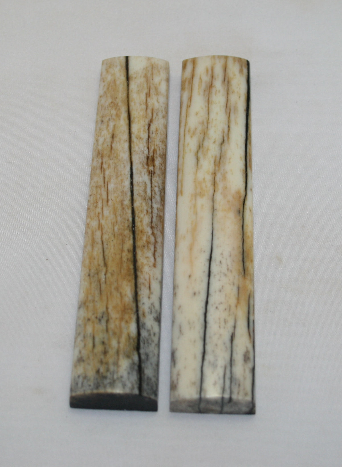 NB103MJ151 Giraffe Bone Scales